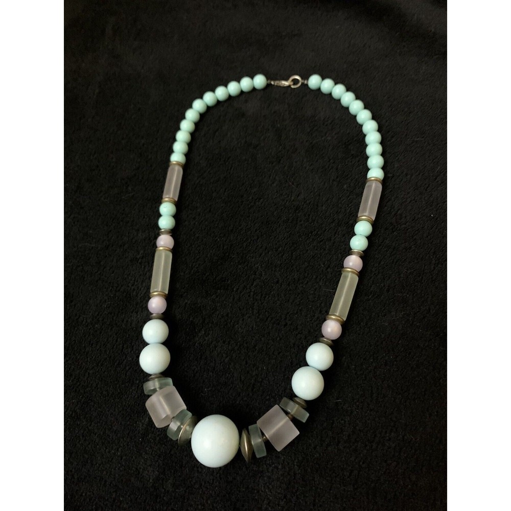 Necklace Light Green Beaded Lightweight Fashion Costume Jewelry